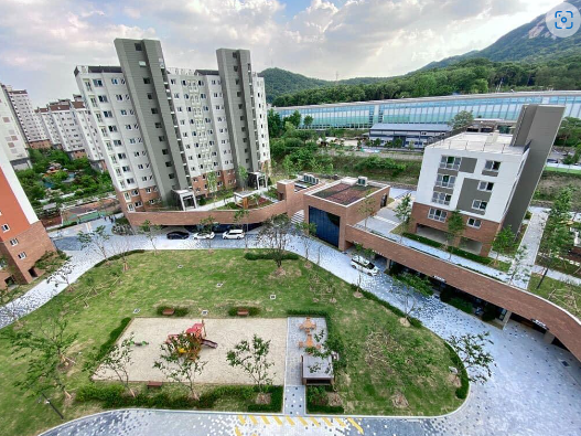 위스테이별내아파트는 커뮤니티 센터가 일반 아파트의 2.5배 규모로 중앙 잔디공원을 둘러 자리잡고 있다.
