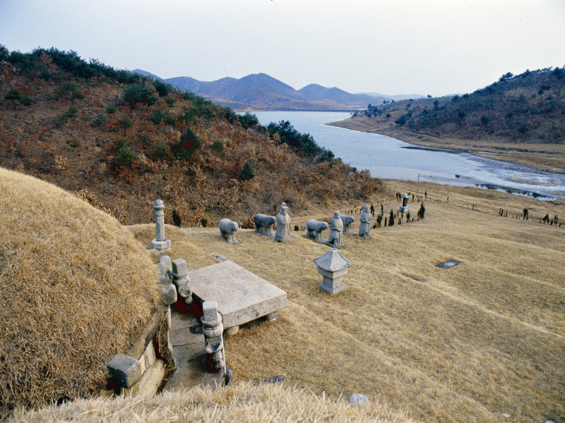 죽어서도 왕 대접 못 받은 정종 부부, 멀리 북한 땅에서… [유병갑의 조선 왕릉 산책(30)]