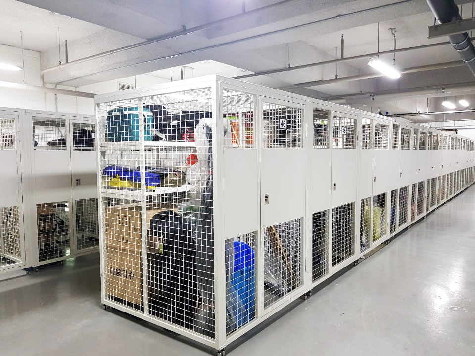 아파트에 설치된 세대별 창고/플러스앵글 제공