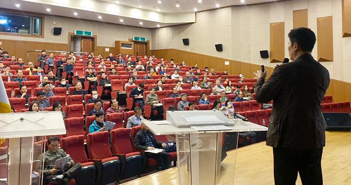 경남 창원시가 21일 진해구청에서 공동주택의 투명한 운영과 안전한 주거환경 조성을 위해 ‘입주자대표회의 운영·윤리 교육 및 아파트 안전점검·소방·방범 실습’을 실시했다./창원시청 제공