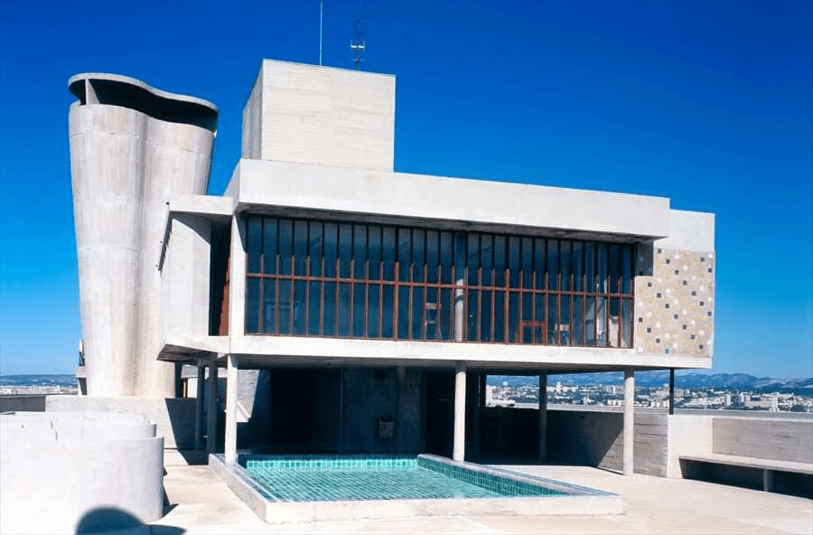 유니테 다비타시옹 옥상에 마련된 수영장./출처=Fondation Le Corbusier