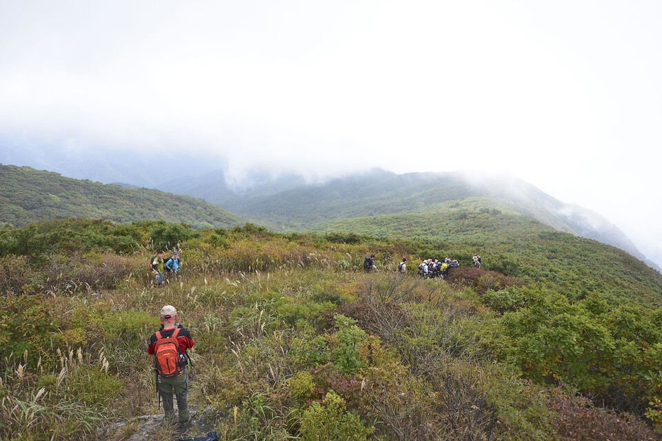 만복대에서 묘봉치로 이어지는 능선