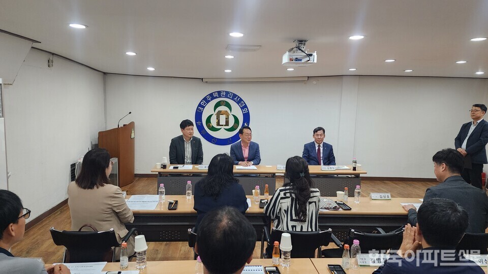 김도읍 의원과의 간담회에서는 공동주택 관리의 공공성과 전문성 강화 방안이 논의됐다.